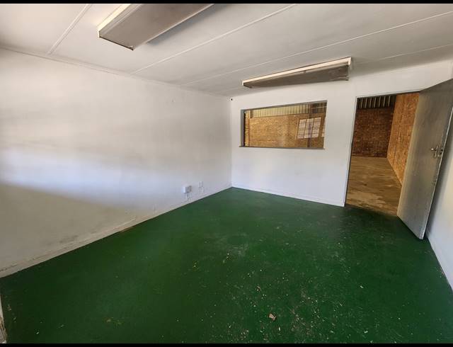 172M² WAREHOUSE TO LET IN WADEVILLE
